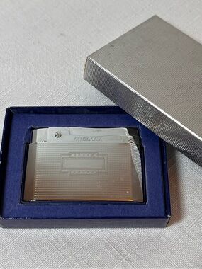 Classic Vintage Silver Lighter with Textured Finish. Box included